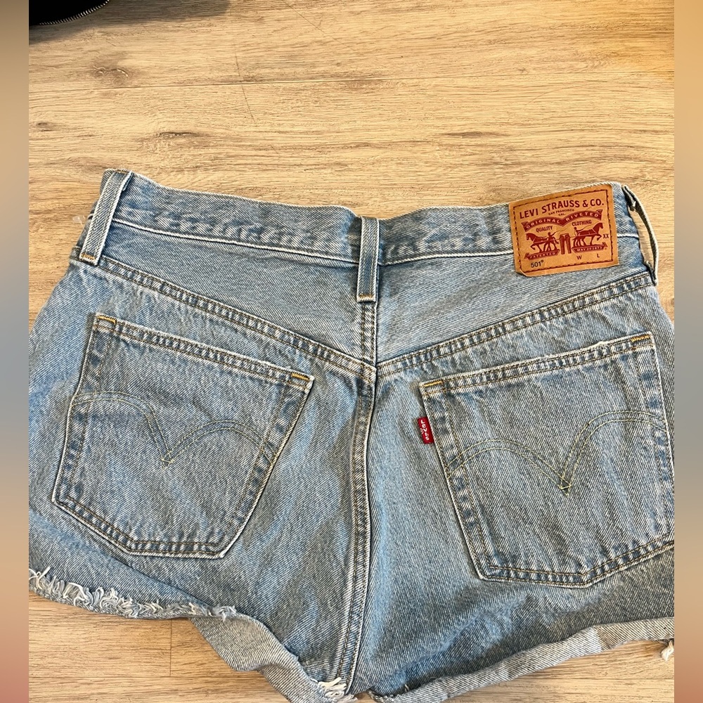 Levi’s 501 shorts size 30” waist | summer and early fall shorts light wash